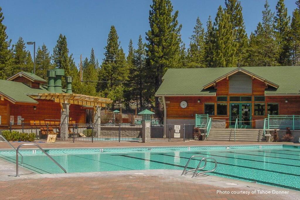 טראקי 3Br Tahoe Donner Cabin With Hoa Perks Like Pools Hot-Tub Minutes To Trails Lake Golf מראה חיצוני תמונה