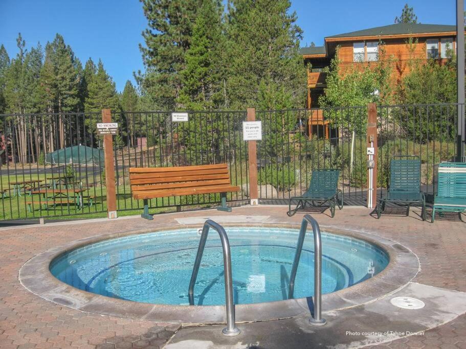 טראקי 3Br Tahoe Donner Cabin With Hoa Perks Like Pools Hot-Tub Minutes To Trails Lake Golf מראה חיצוני תמונה