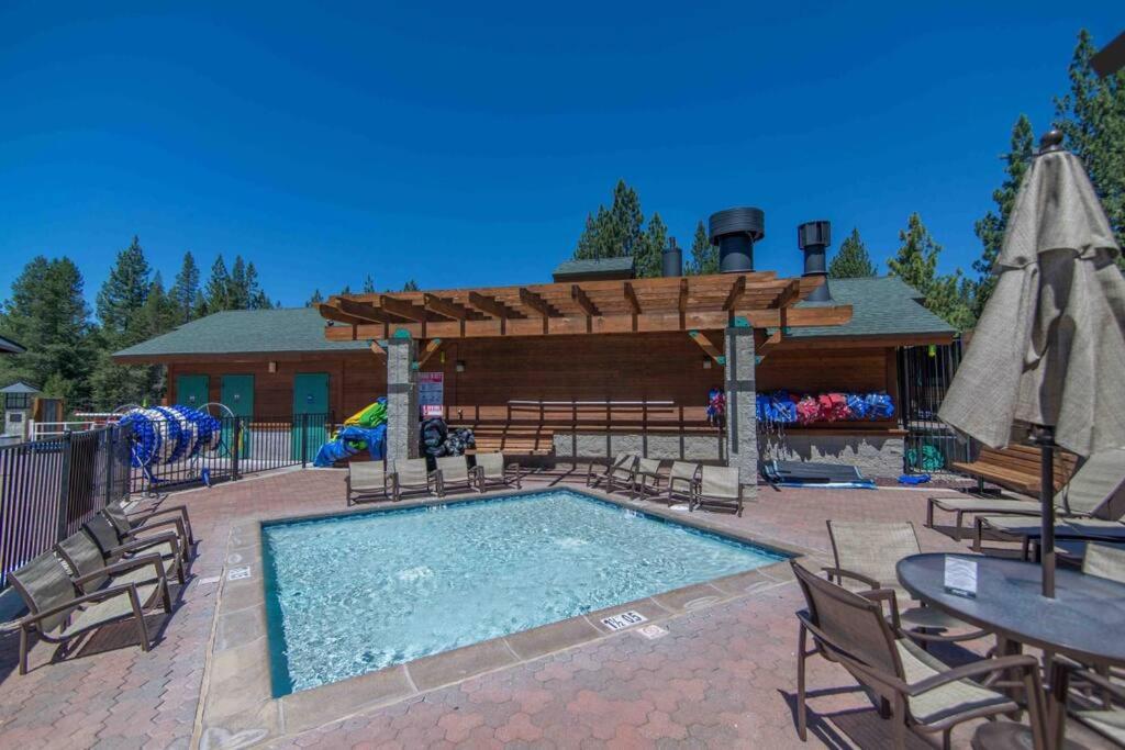 טראקי 3Br Tahoe Donner Cabin With Hoa Perks Like Pools Hot-Tub Minutes To Trails Lake Golf מראה חיצוני תמונה