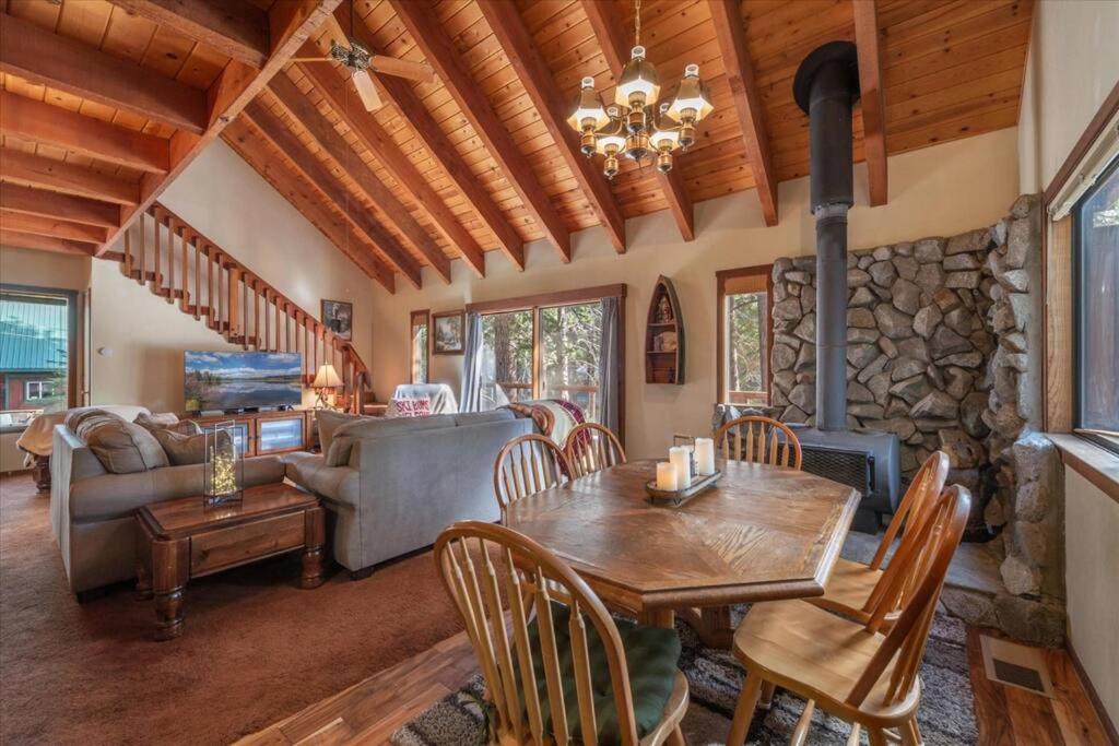 טראקי 3Br Tahoe Donner Cabin With Hoa Perks Like Pools Hot-Tub Minutes To Trails Lake Golf מראה חיצוני תמונה